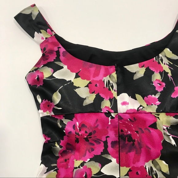 Maggy London - Picture 6 of 6